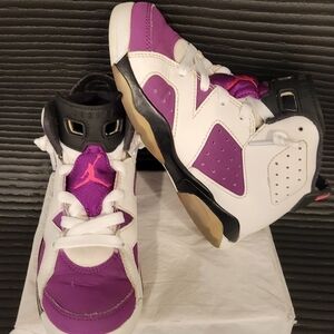 Jordan 6 Retro Grape GS Size 13 Girl Sneakers Purple/ White/ Black.